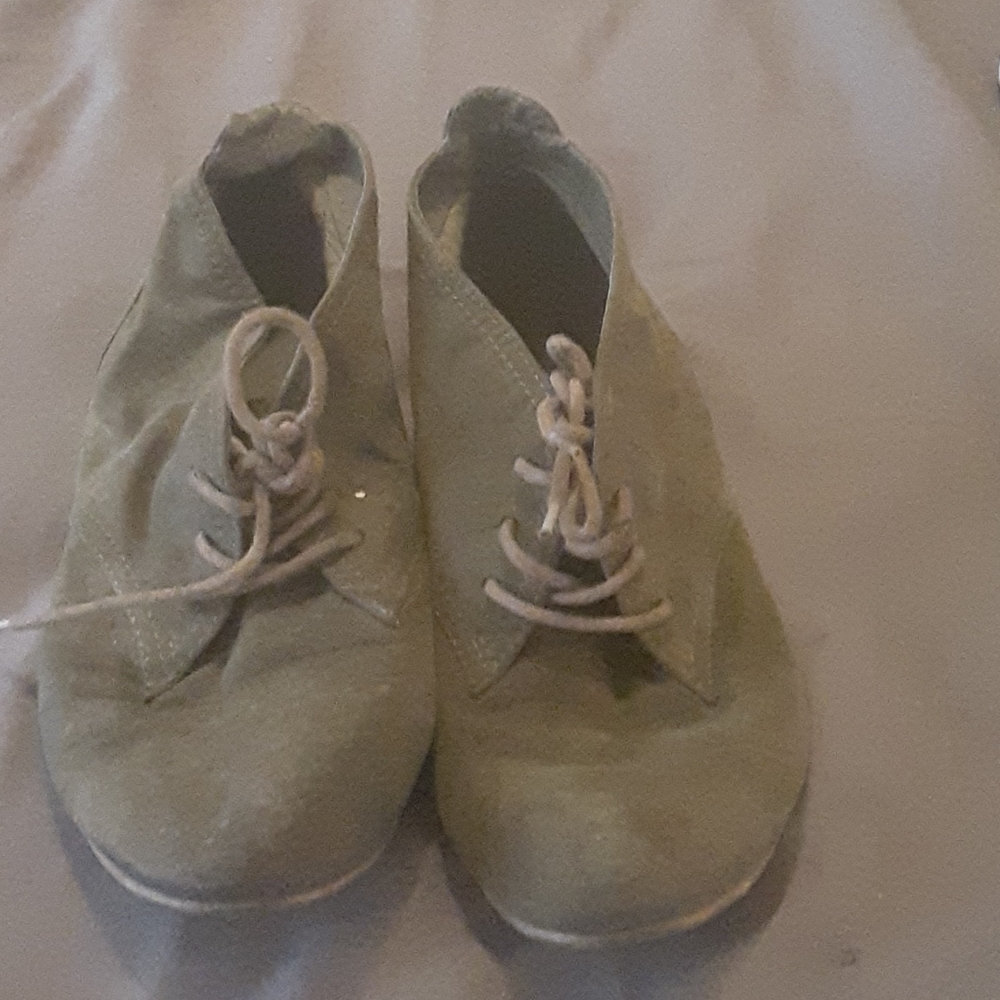 Suede shoe